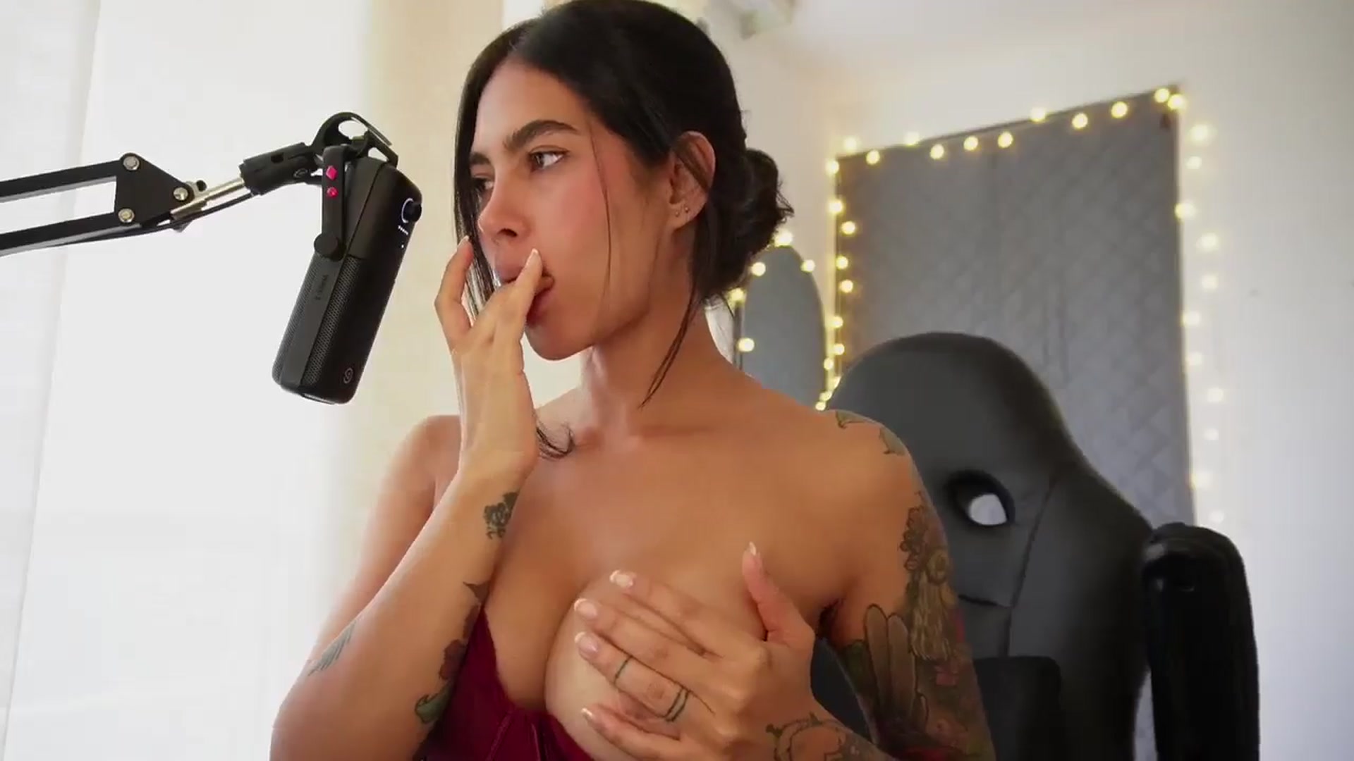 Gallery image thumbnail from Ramonarios's myfreecams stream on, 04/28/2026, 16:55 image 12 of 20