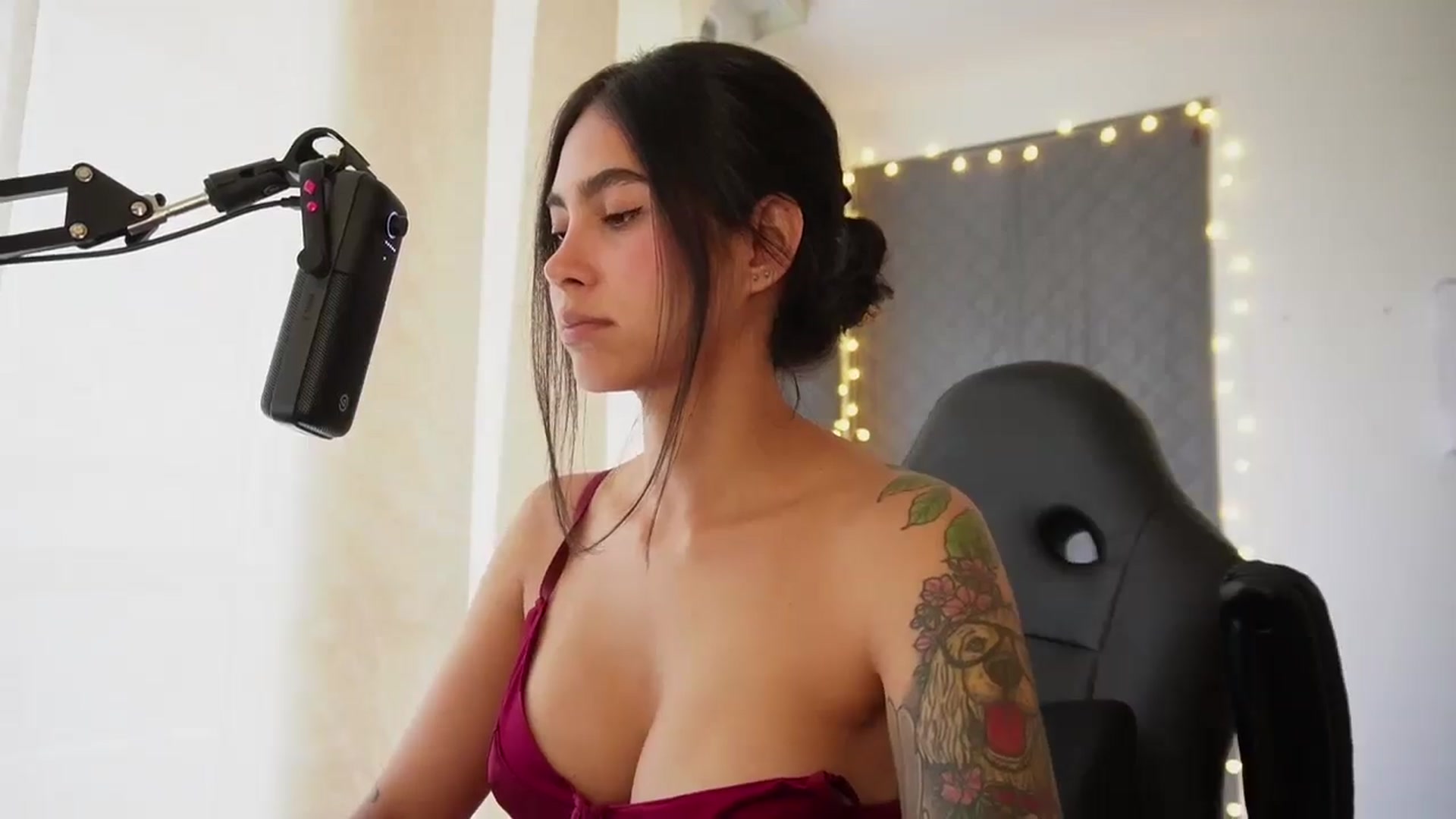 Gallery image thumbnail from Ramonarios's myfreecams stream on, 04/28/2026, 16:55 image 16 of 20