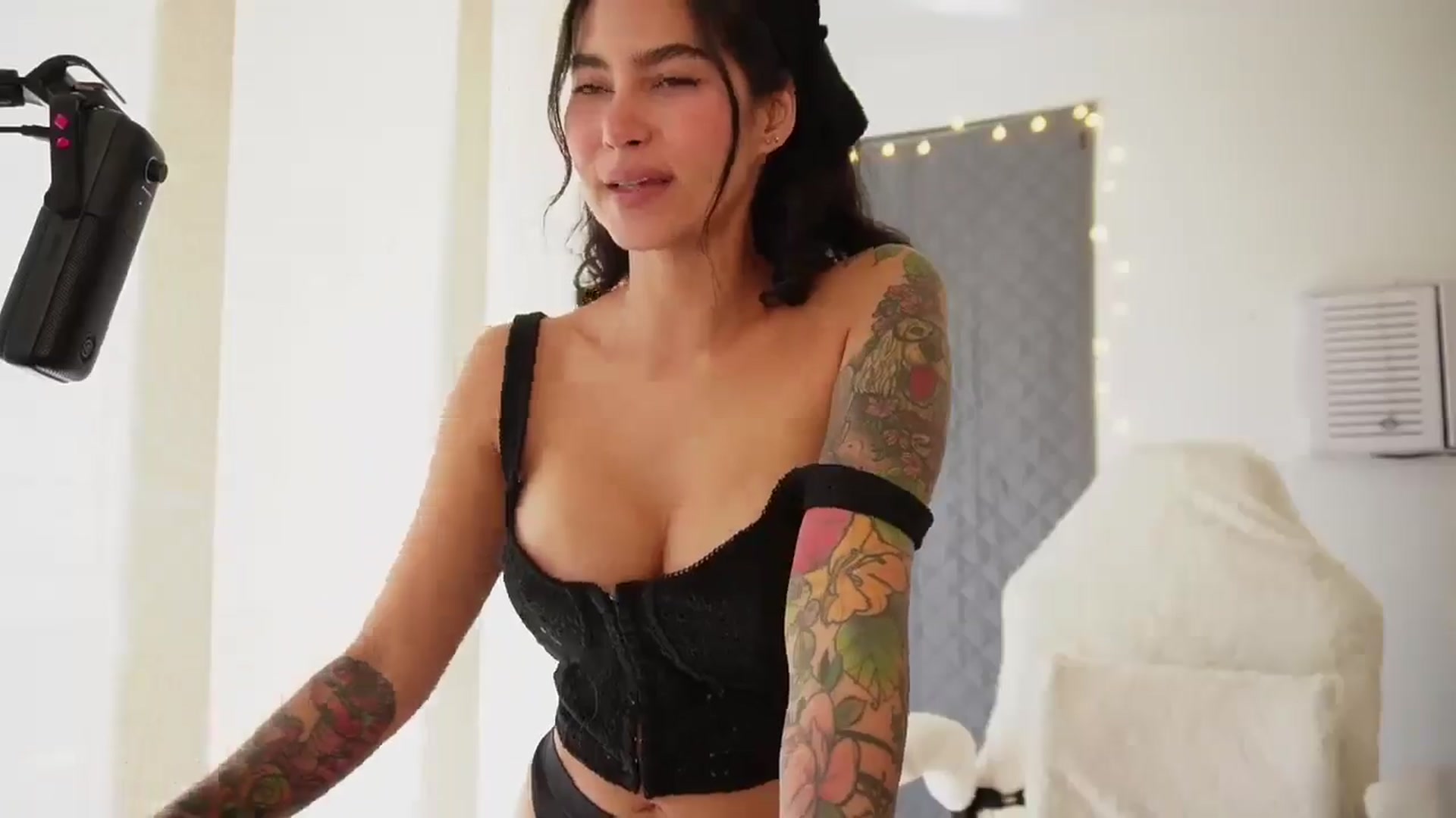 Gallery image thumbnail from Ramonarios's myfreecams stream on, 05/05/2026, 15:32 image 7 of 20
