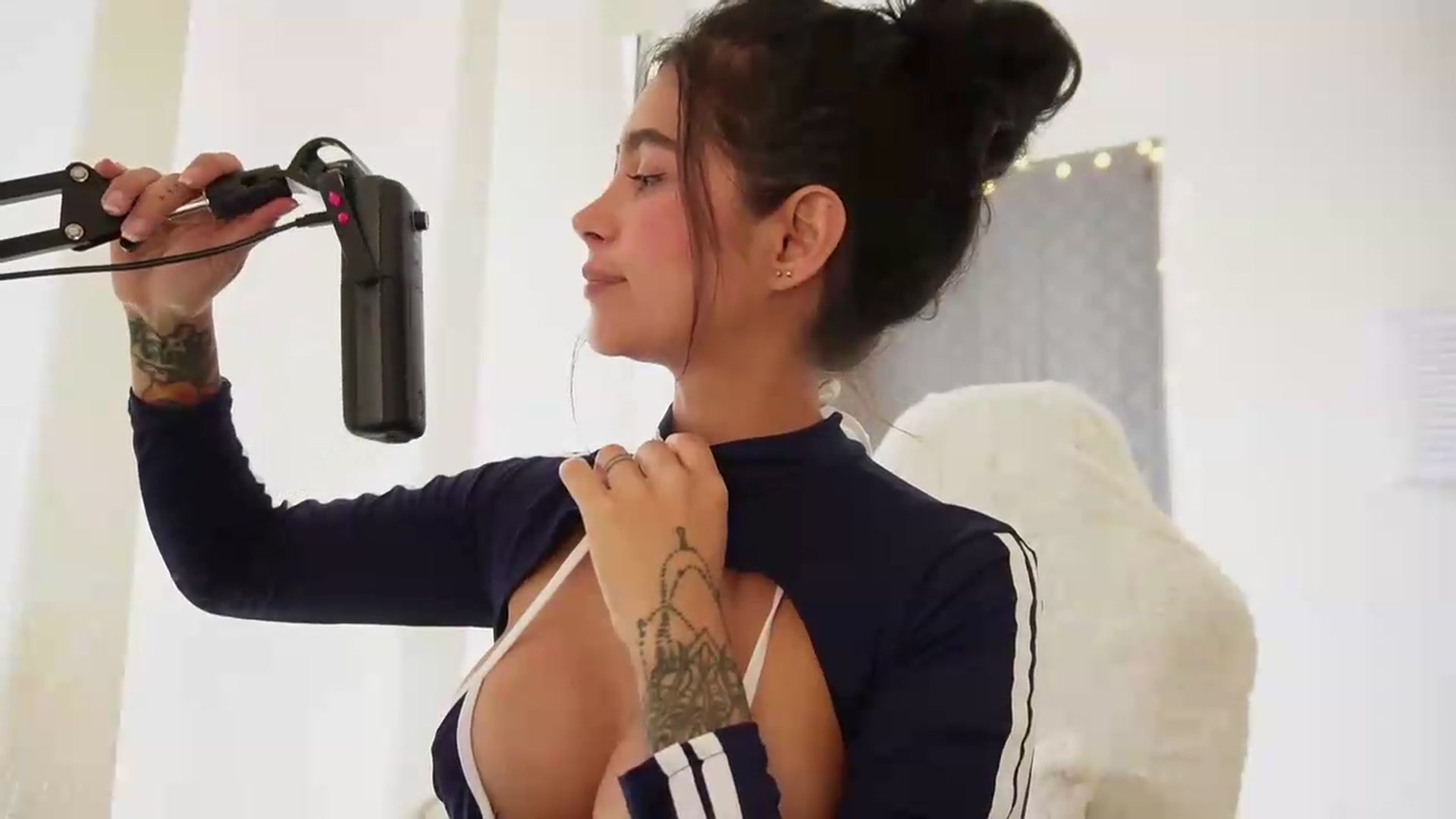 Gallery image thumbnail from Ramonarios's myfreecams stream on, 05/06/2026, 17:15 image 2 of 20