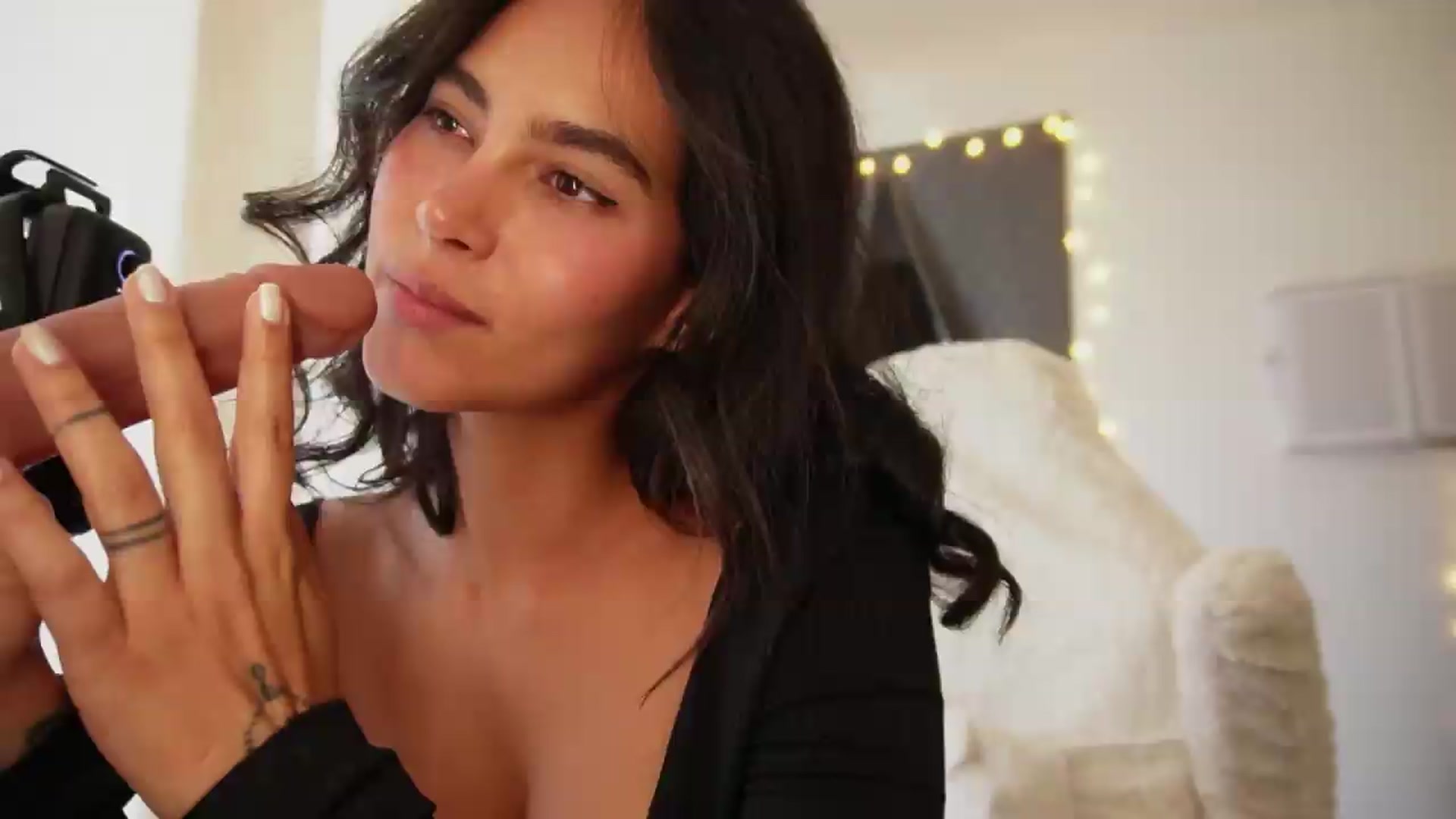Gallery image thumbnail from Ramonarios's myfreecams stream on, 06/10/2026, 18:22 image 6 of 20