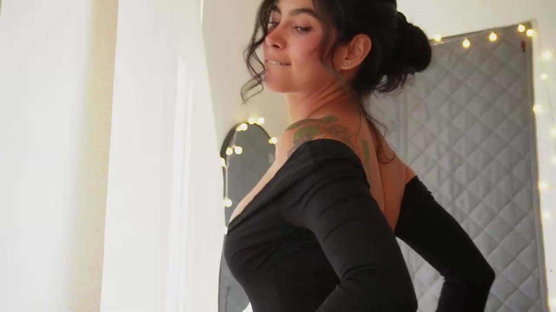 Gallery image thumbnail from Ramonarios's myfreecams stream on, 06/25/2026, 19:31 image 5 of 20