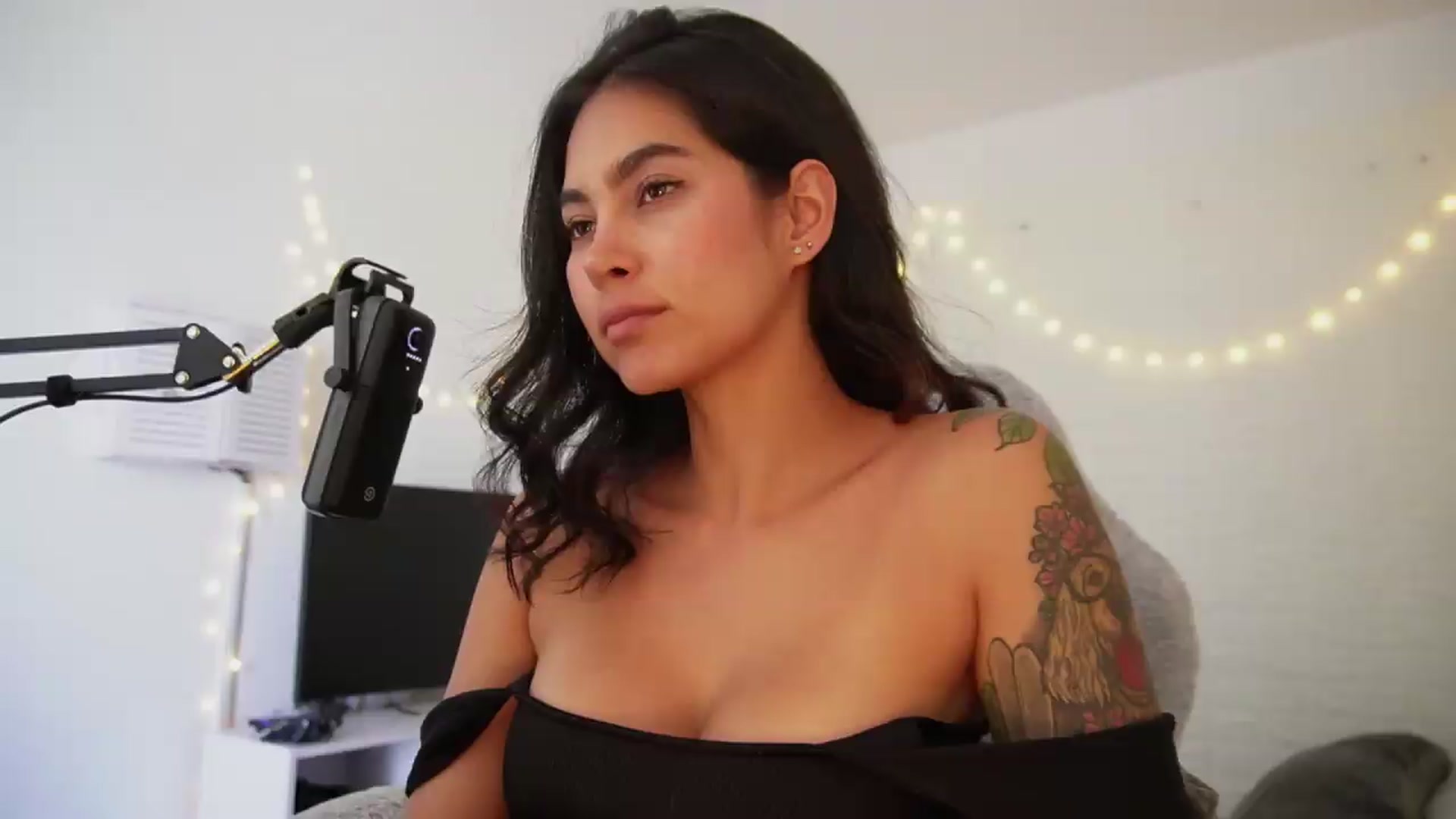 Gallery image thumbnail from Ramonarios's myfreecams stream on, 08/11/2026, 19:15 image 1 of 20