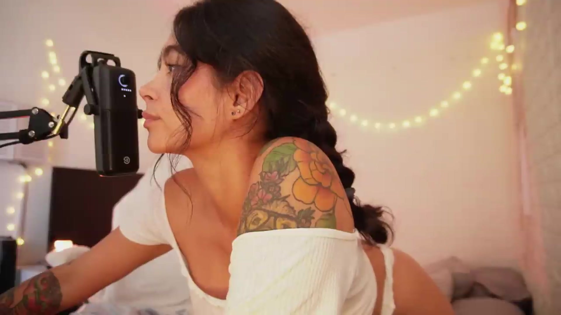 Gallery image thumbnail from Ramonarios's myfreecams stream on, 08/25/2026, 17:18 image 8 of 20