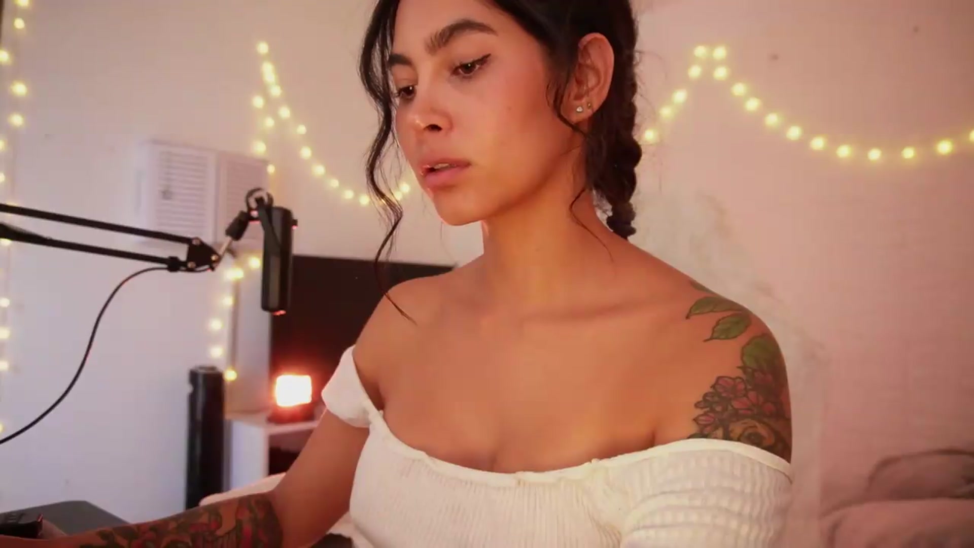 Gallery image thumbnail from Ramonarios's myfreecams stream on, 08/25/2026, 19:34 image 9 of 20
