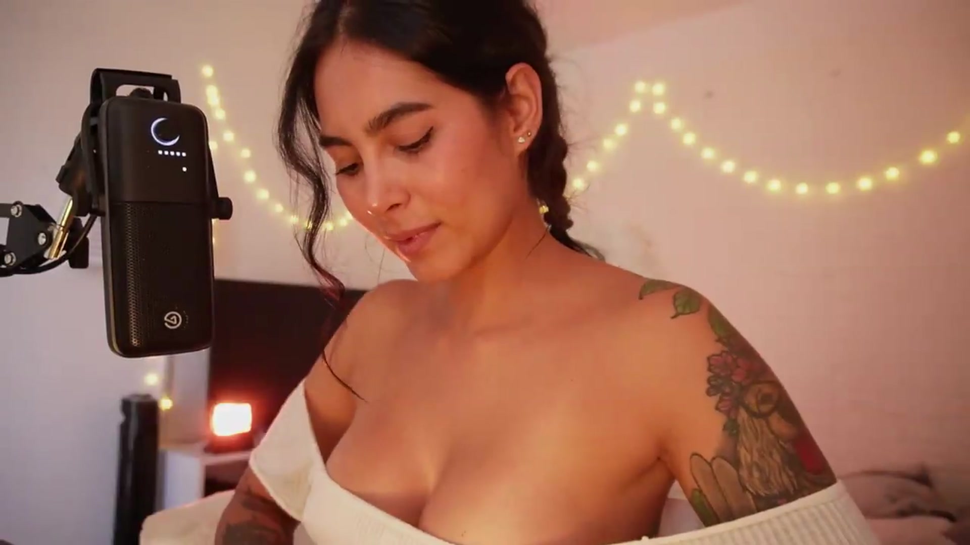 Gallery image thumbnail from Ramonarios's myfreecams stream on, 08/25/2026, 19:34 image 7 of 20