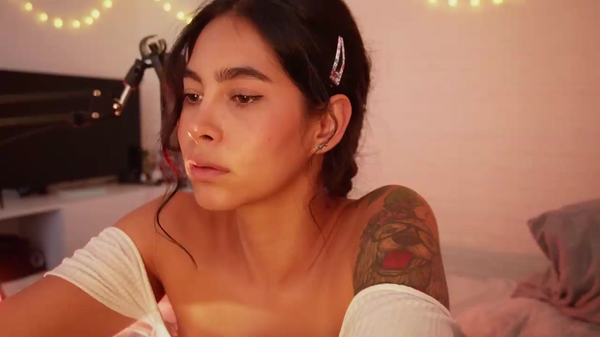 Gallery image thumbnail from Ramonarios's myfreecams stream on, 08/25/2026, 19:34 image 1 of 20