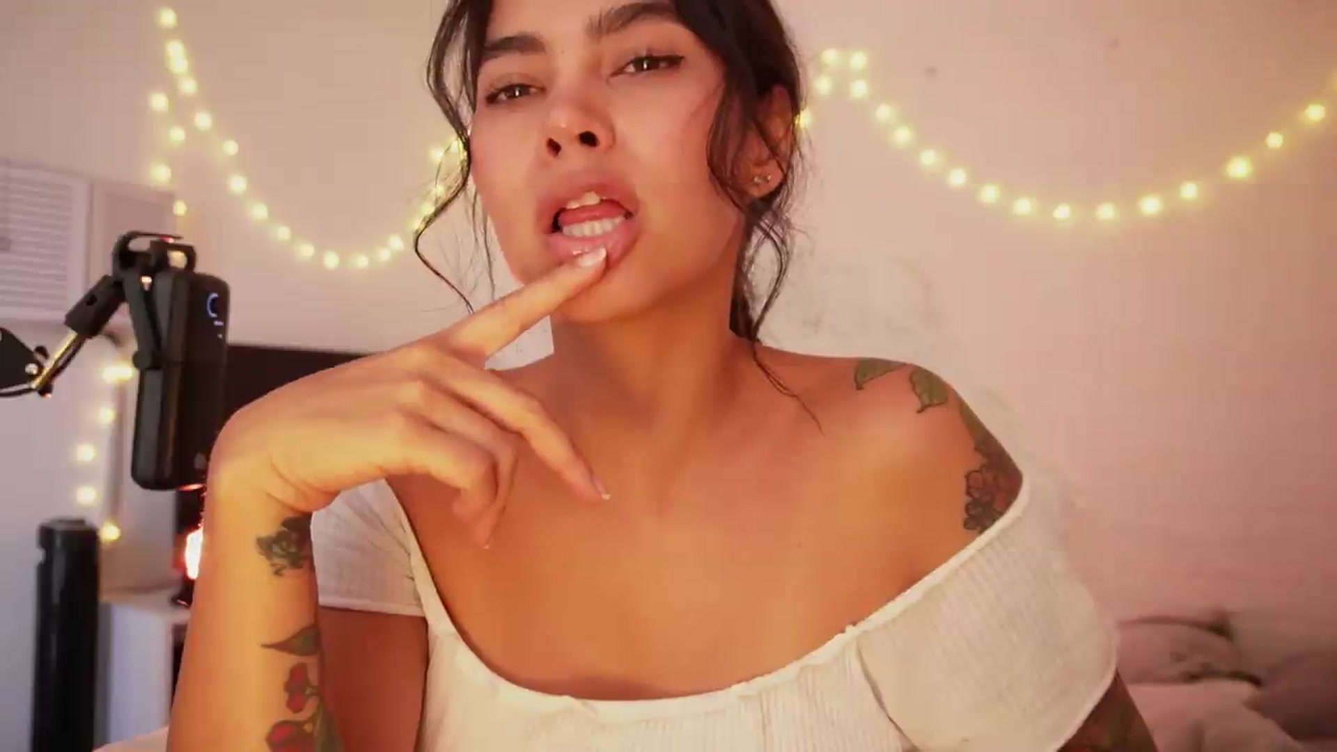 Gallery image thumbnail from Ramonarios's myfreecams stream on, 08/25/2026, 19:34 image 11 of 20