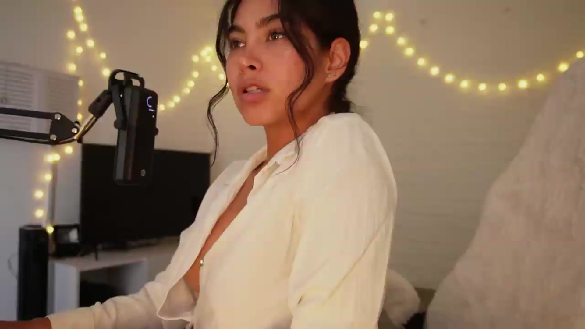 Gallery image thumbnail from Ramonarios's myfreecams stream on, 08/31/2026, 17:50 image 19 of 20