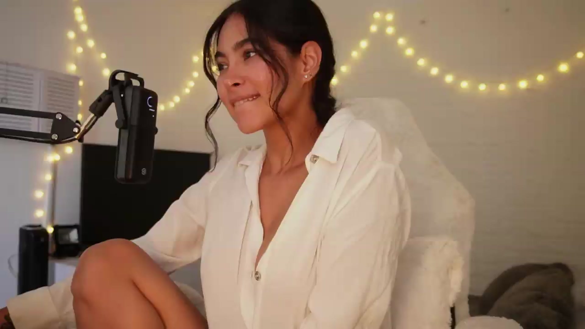 Gallery image thumbnail from Ramonarios's myfreecams stream on, 08/31/2026, 17:50 image 16 of 20