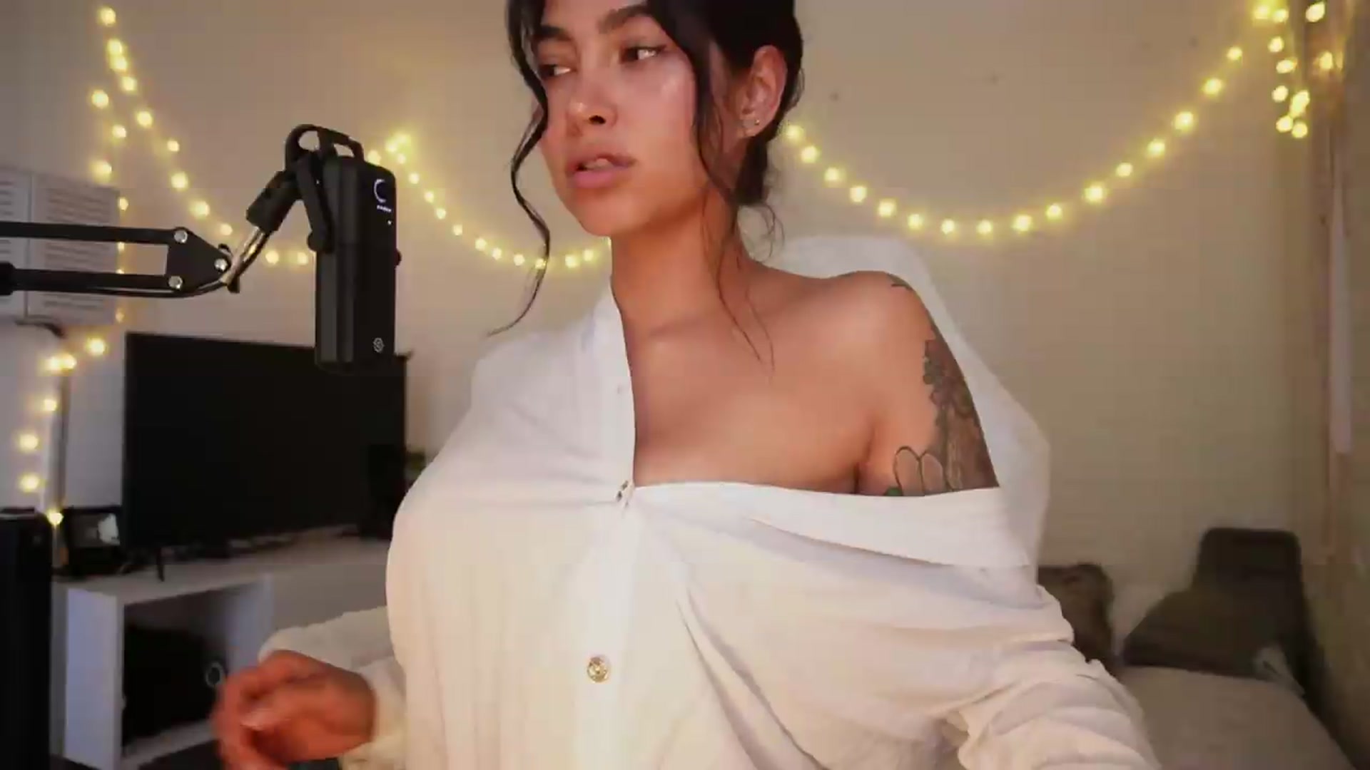 Gallery image thumbnail from Ramonarios's myfreecams stream on, 08/31/2026, 20:09 image 14 of 20