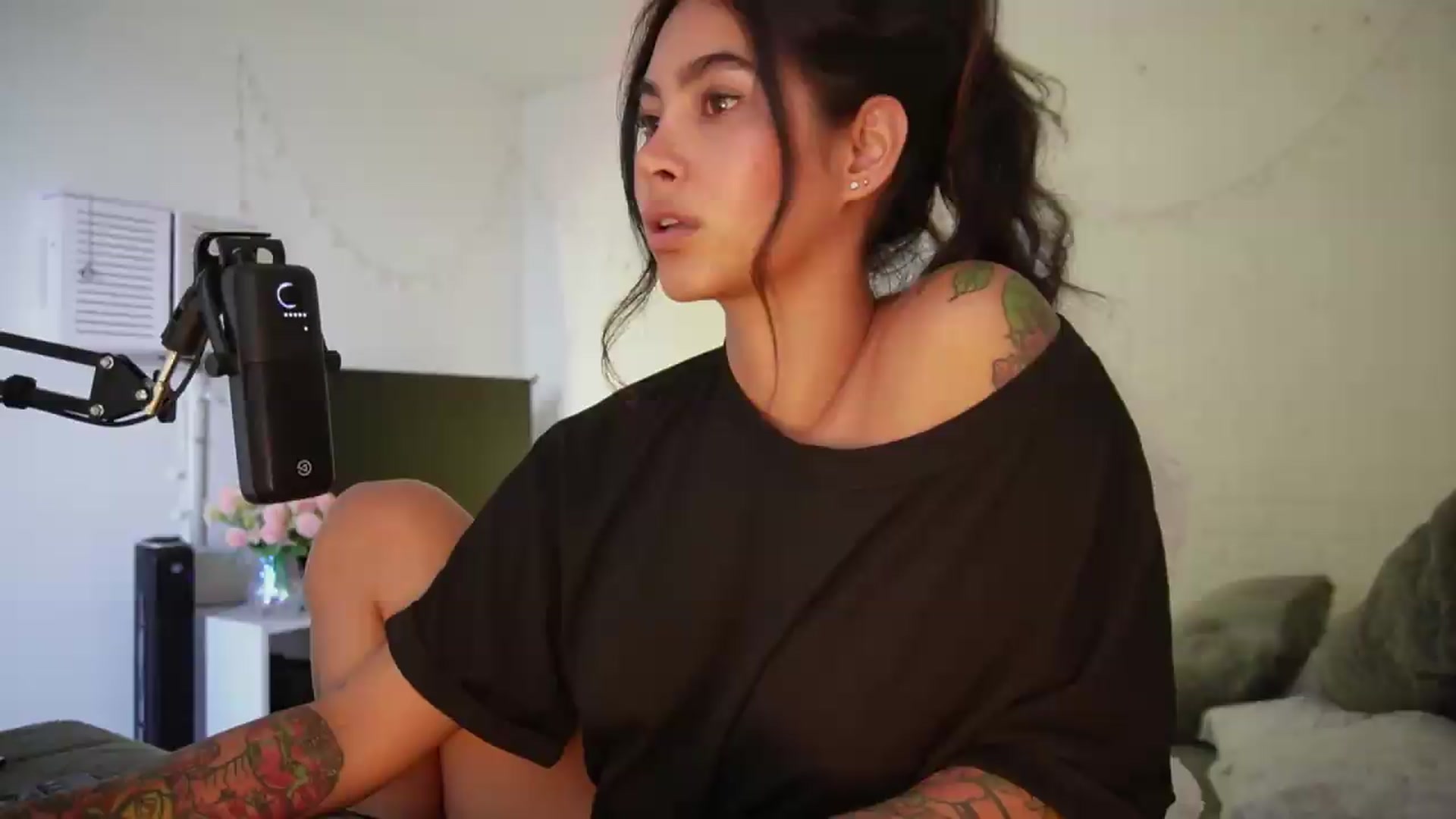 Gallery image thumbnail from Ramonarios's myfreecams stream on, 09/04/2026, 18:19 image 5 of 20