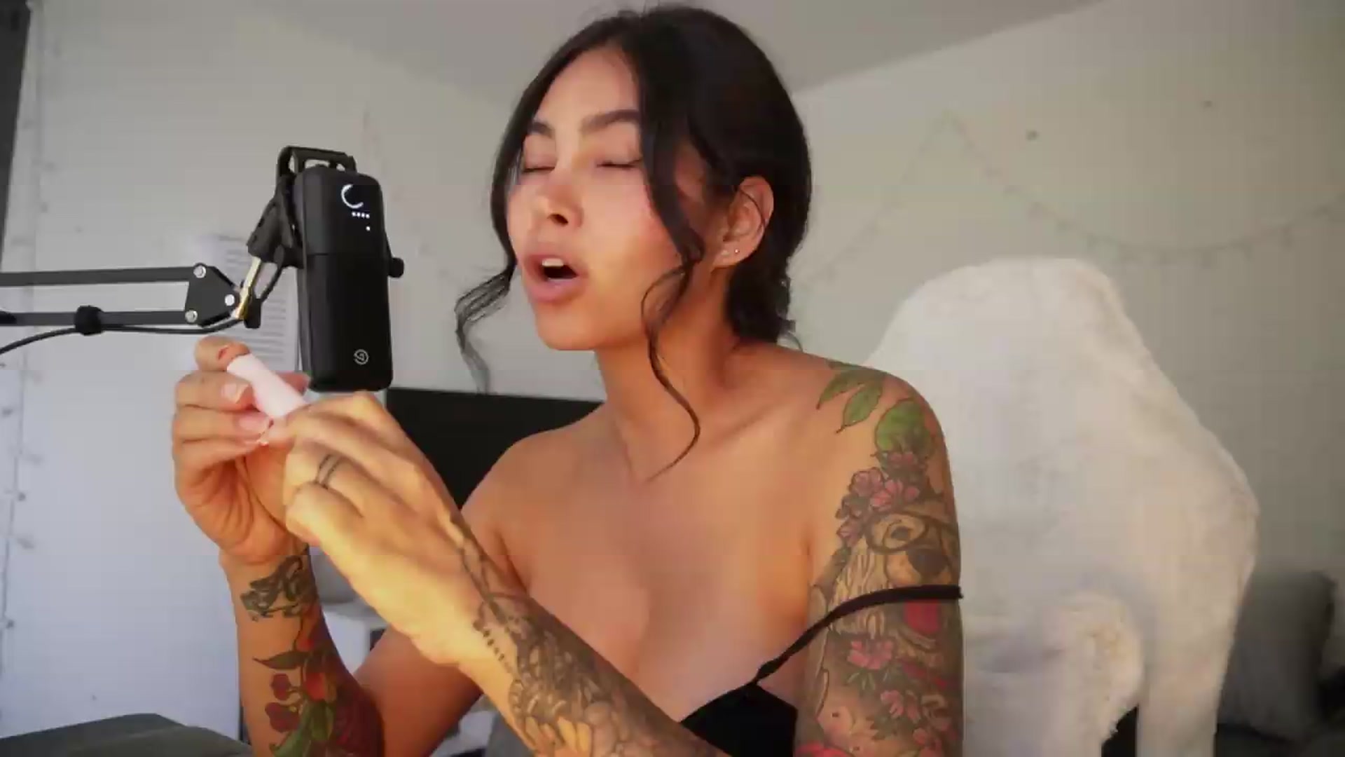 Gallery image thumbnail from Ramonarios's myfreecams stream on, 09/07/2026, 18:18 image 3 of 20
