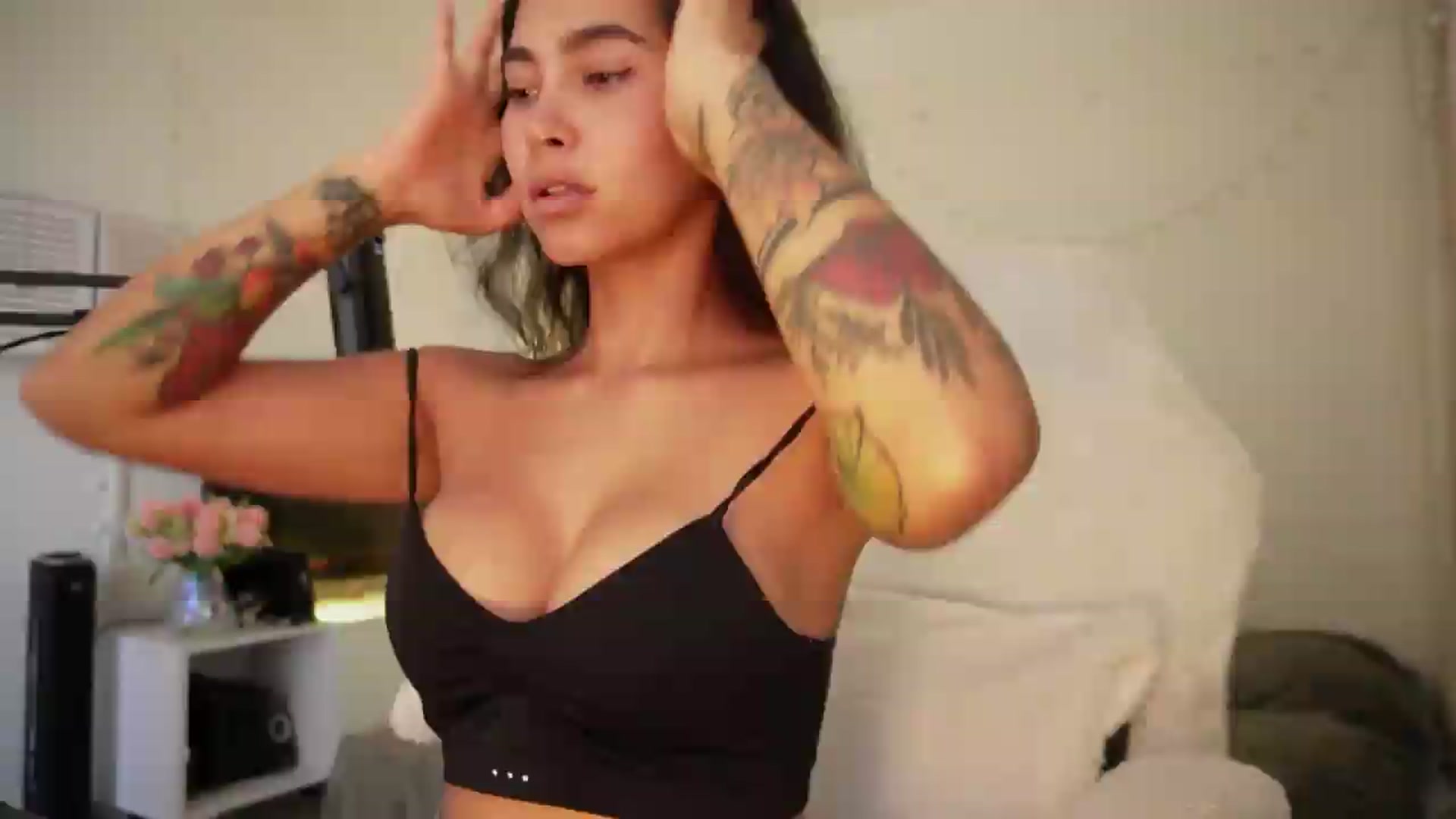 Gallery image thumbnail from Ramonarios's myfreecams stream on, 09/07/2026, 18:18 image 18 of 20