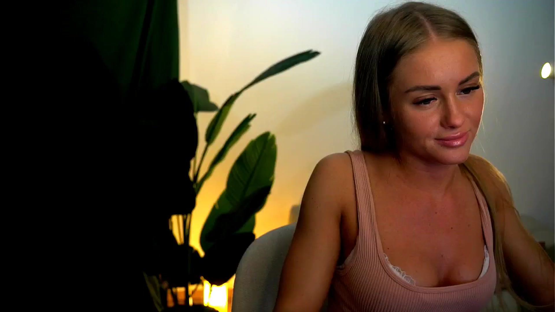 Gallery image thumbnail from Rapunzel_'s myfreecams stream on, 12/05/2024, 21:18 image 1 of 20