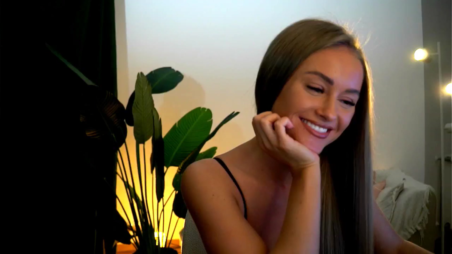 Gallery image thumbnail from Rapunzel_'s myfreecams stream on, 12/27/2024, 20:39 image 9 of 20