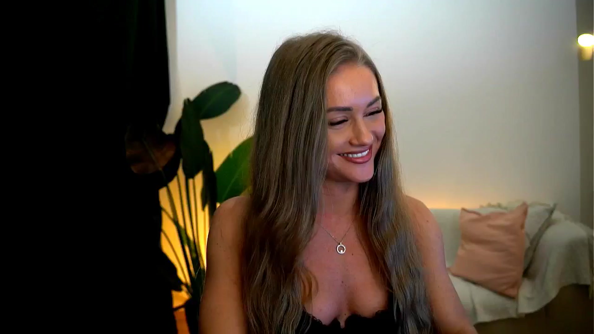 Gallery image thumbnail from Rapunzel_'s myfreecams stream on, 01/08/2025, 16:07 image 13 of 20