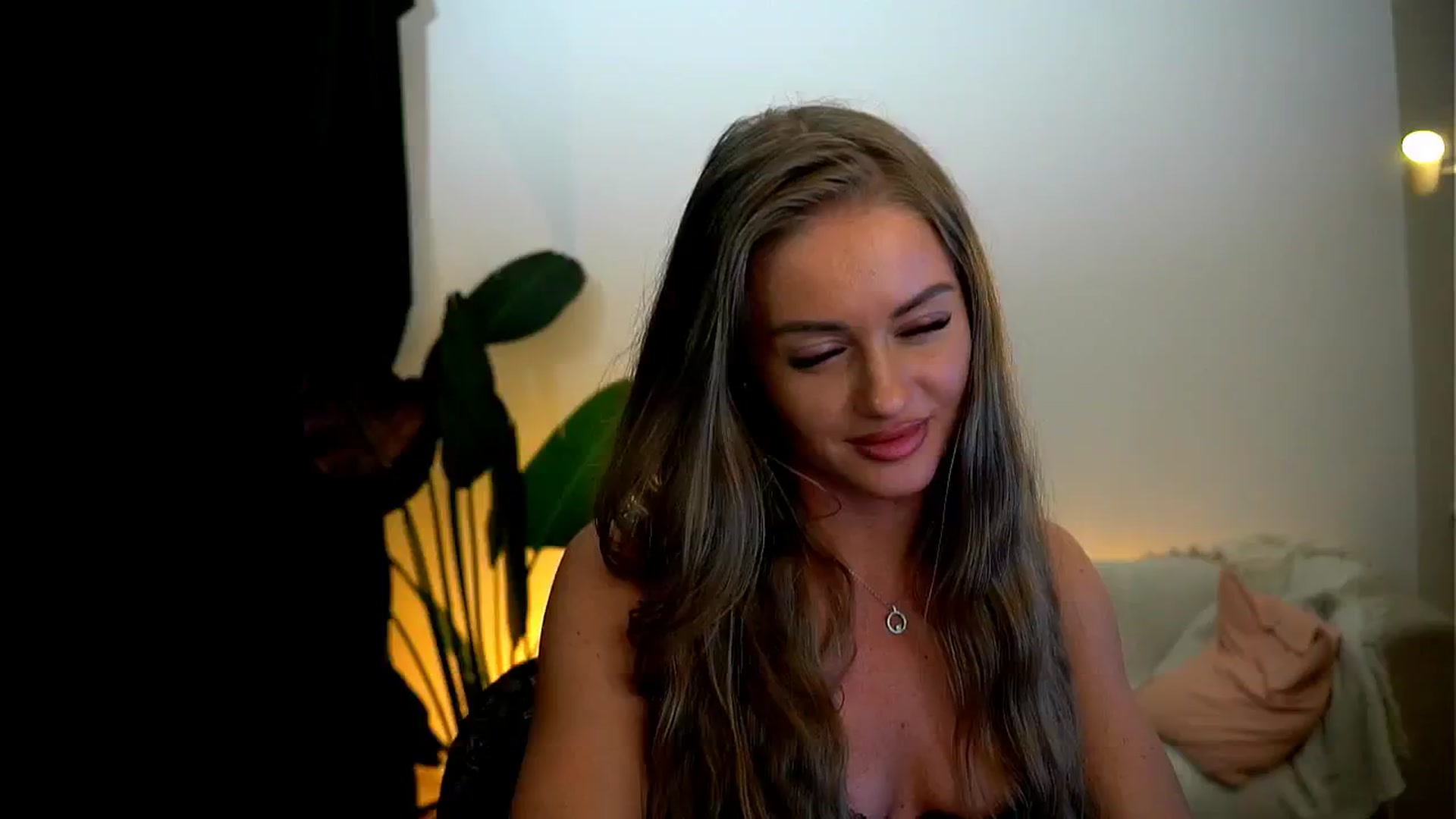 Gallery image thumbnail from Rapunzel_'s myfreecams stream on, 01/08/2025, 18:20 image 16 of 20