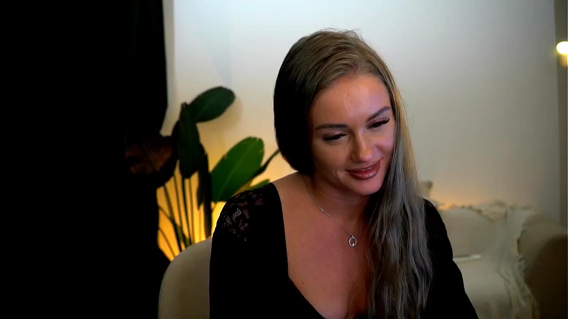 Gallery image thumbnail from Rapunzel_'s myfreecams stream on, 01/08/2025, 20:16 image 16 of 20