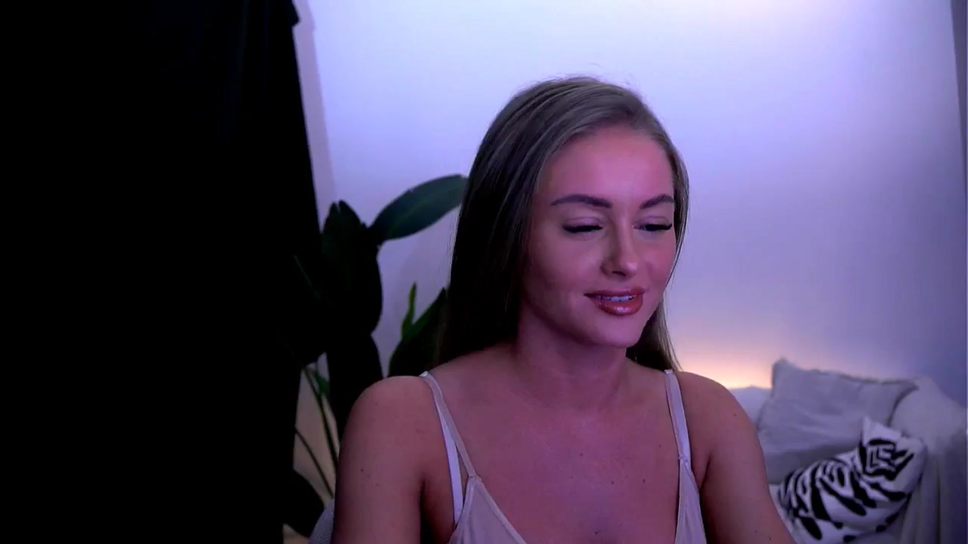 Gallery image thumbnail from Rapunzel_'s myfreecams stream on, 01/16/2025, 17:06 image 6 of 20