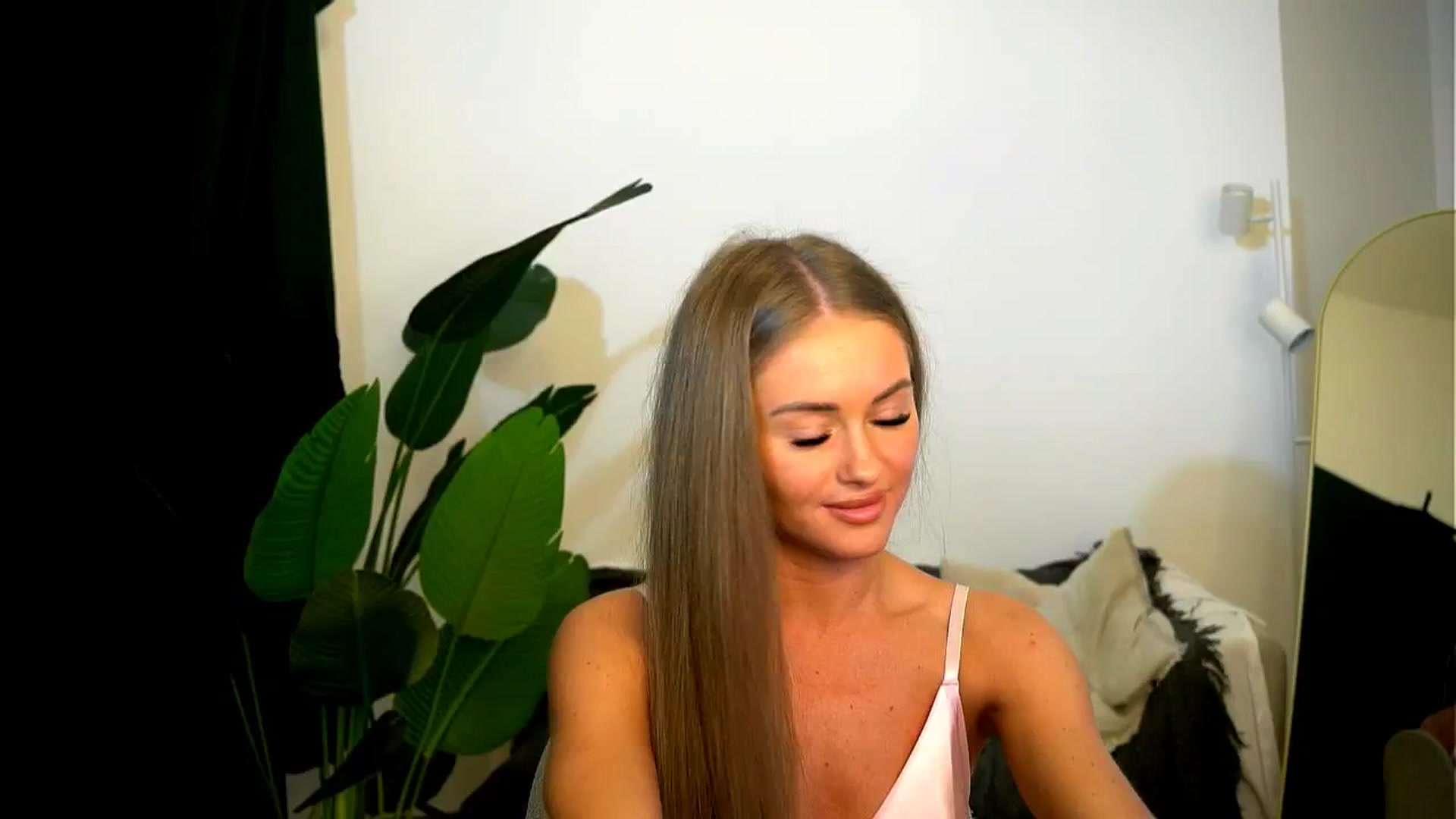 Gallery image thumbnail from Rapunzel_'s myfreecams stream on, 02/11/2025, 20:29 image 17 of 20