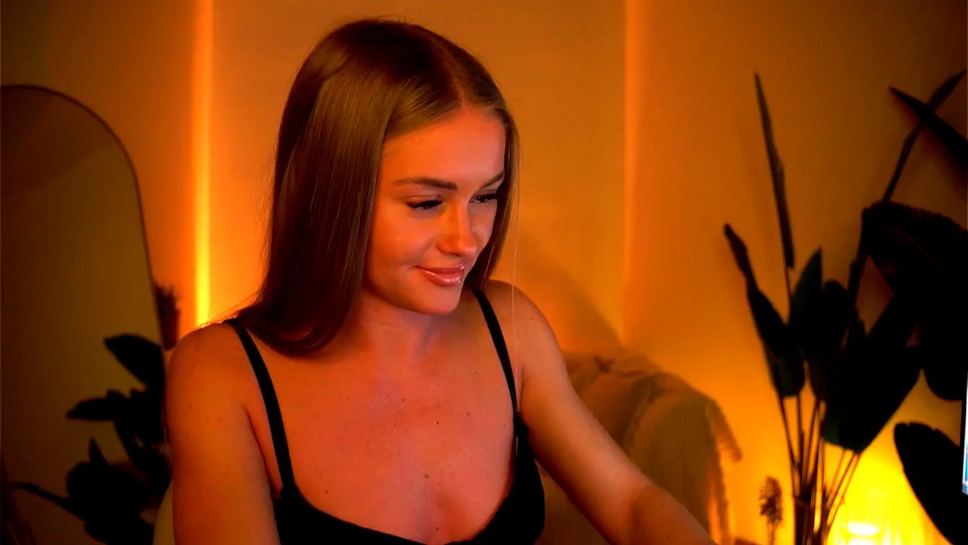 Gallery image thumbnail from Rapunzel_'s myfreecams stream on, 03/02/2025, 23:12 image 1 of 20