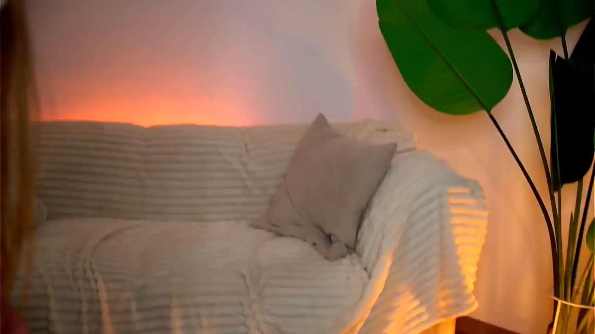 Gallery image thumbnail from Rapunzel_'s myfreecams stream on, 04/03/2025, 23:12 image 11 of 20