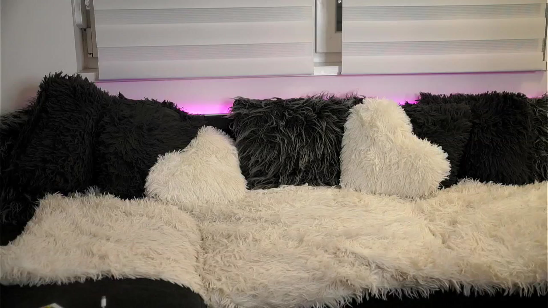 Gallery image thumbnail from Rapunzel_'s myfreecams stream on, 08/25/2025, 23:06 image 16 of 20