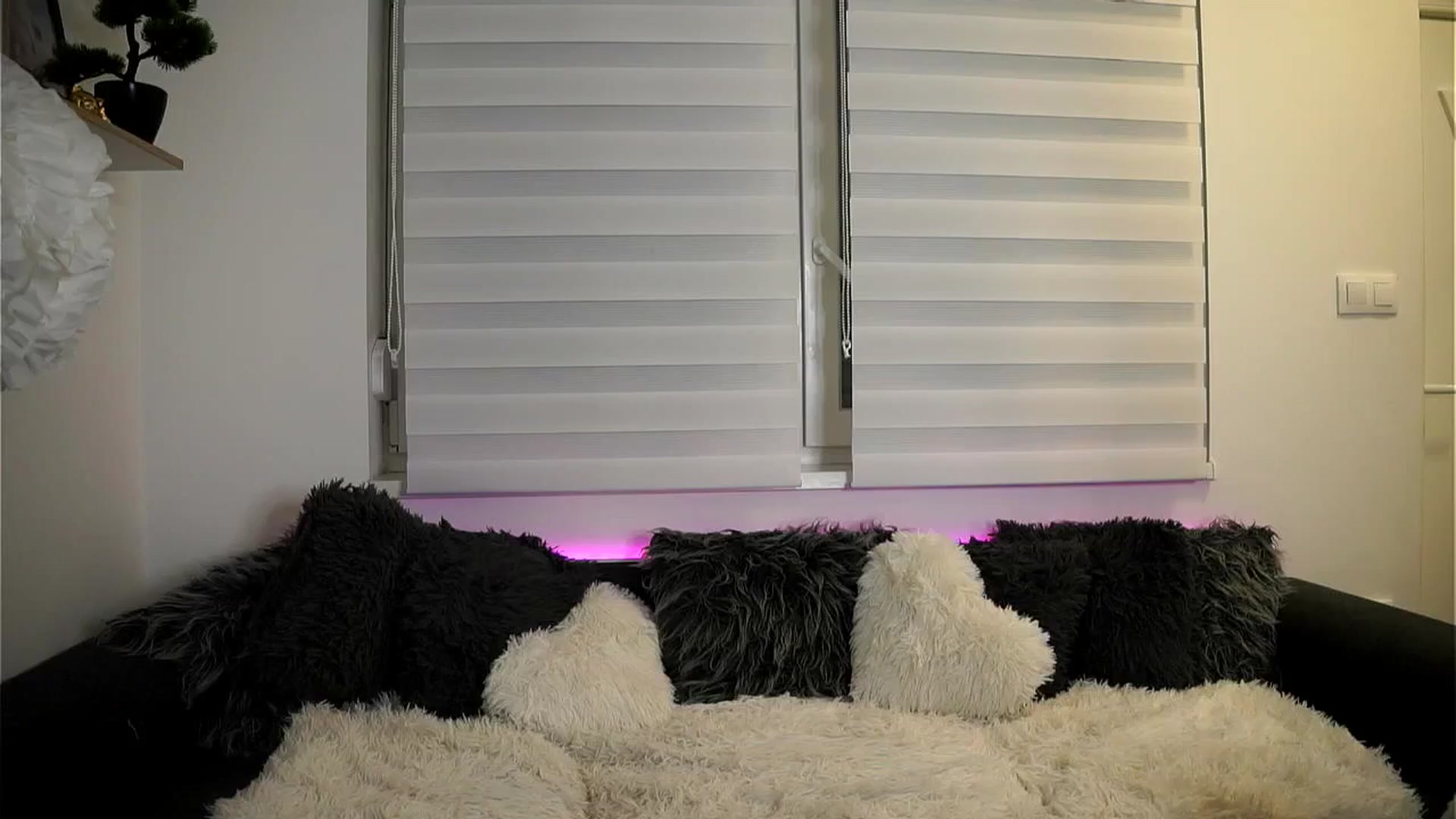 Gallery image thumbnail from Rapunzel_'s myfreecams stream on, 08/25/2025, 23:06 image 5 of 20