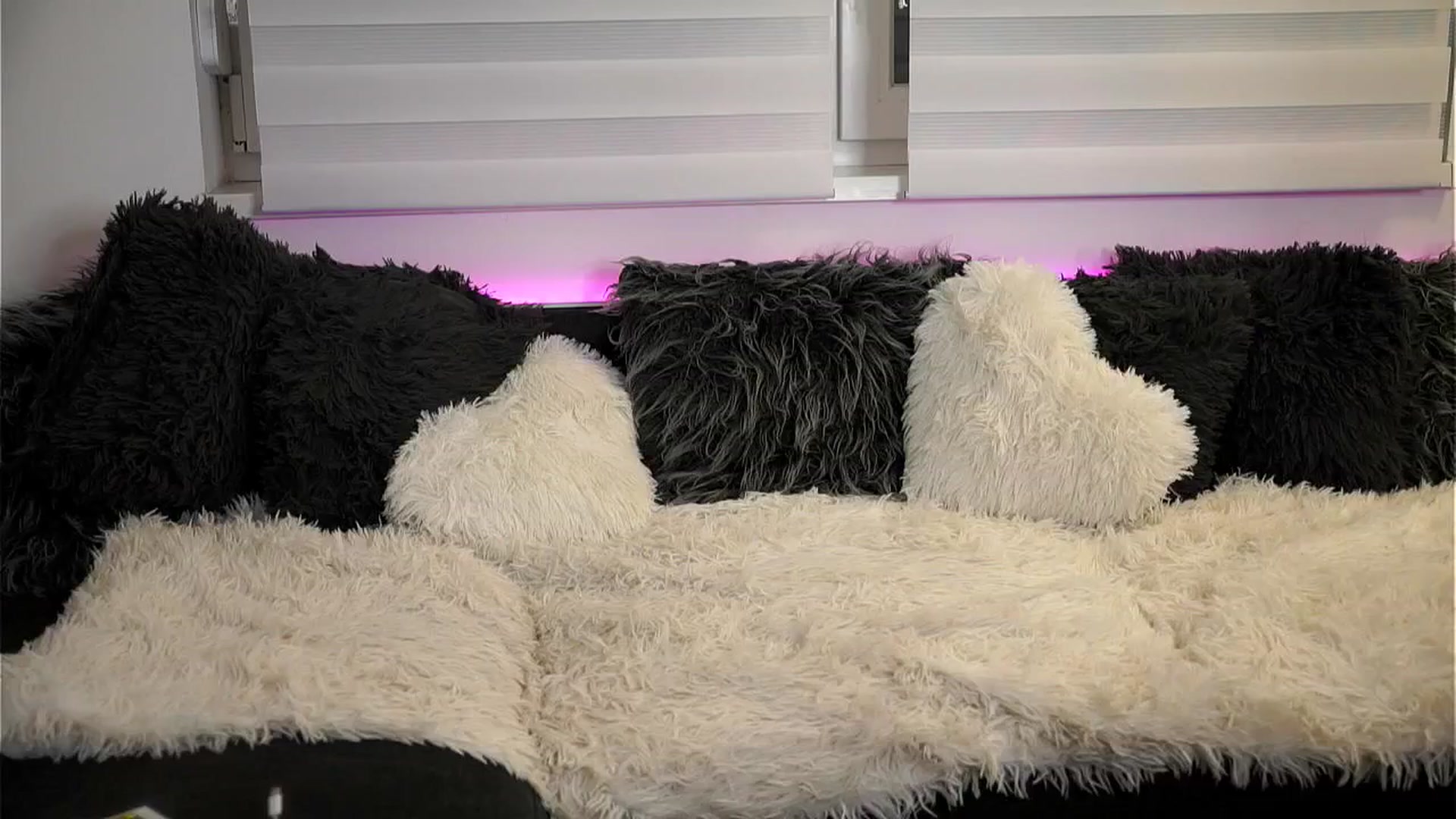 Gallery image thumbnail from Rapunzel_'s myfreecams stream on, 08/25/2025, 23:06 image 15 of 20