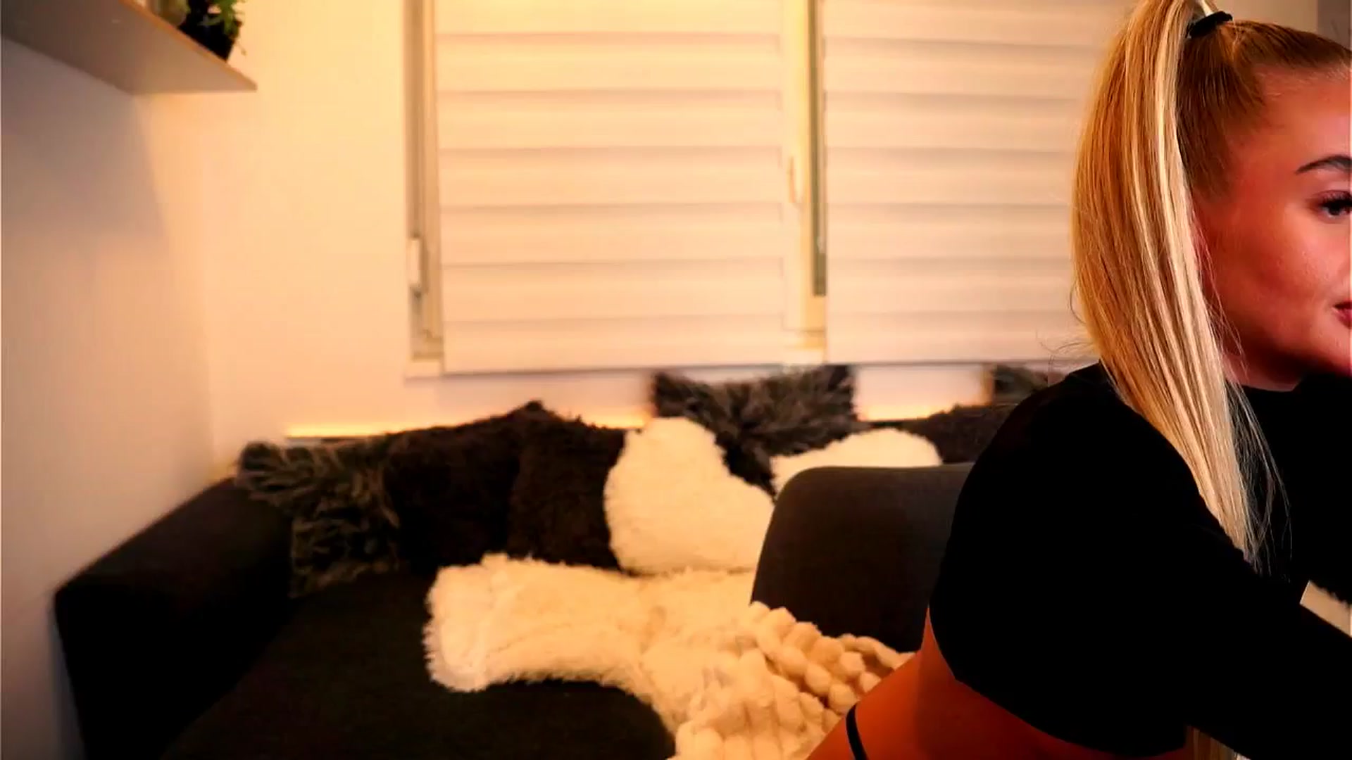Gallery image thumbnail from Rapunzel_'s myfreecams stream on, 10/13/2025, 24:00 image 1 of 20