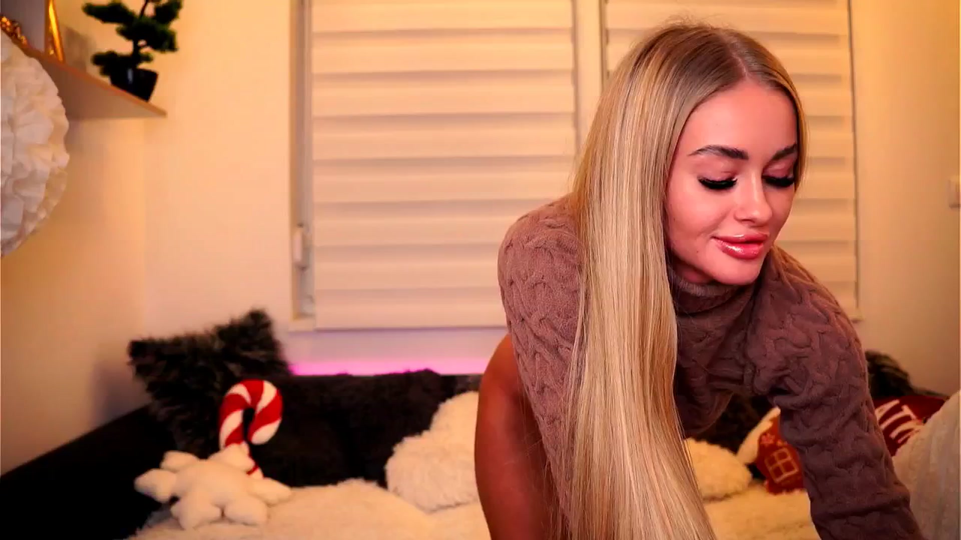Gallery image thumbnail from Rapunzel_'s myfreecams stream on, 12/17/2025, 22:40 image 1 of 20