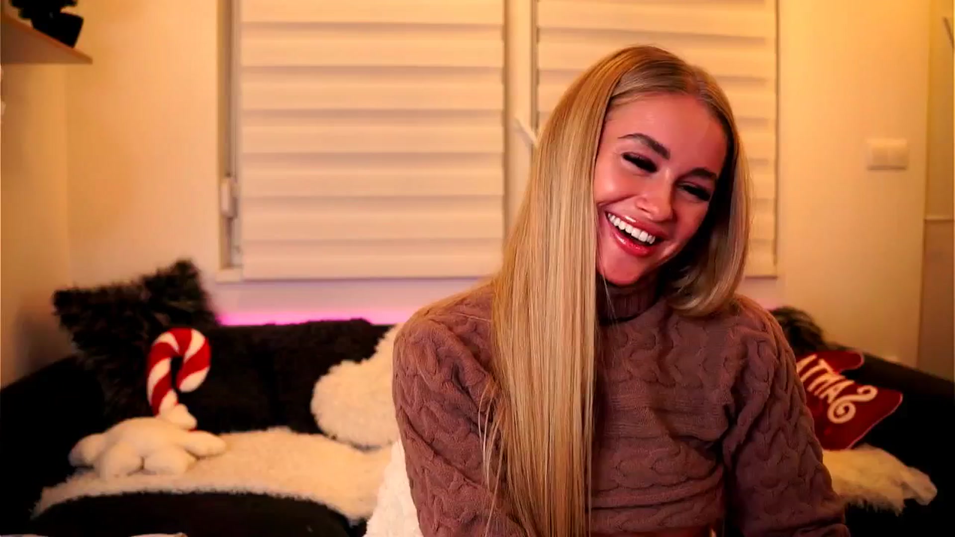 Gallery image thumbnail from Rapunzel_'s myfreecams stream on, 12/18/2025, 01:40 image 5 of 20