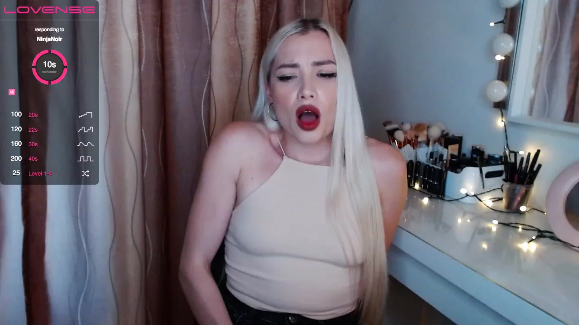 Gallery image thumbnail from Rapunzelll's myfreecams stream on, 12/15/2022, 12:23 image 17 of 20