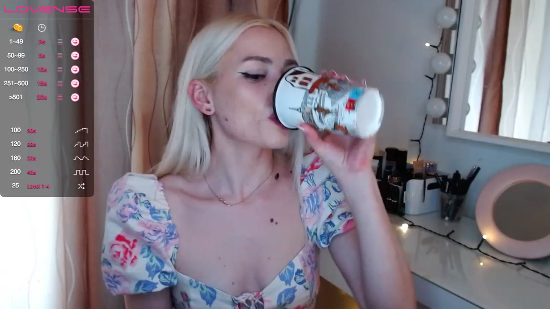 Gallery image thumbnail from Rapunzelll's myfreecams stream on, 04/19/2023, 10:04 image 8 of 20