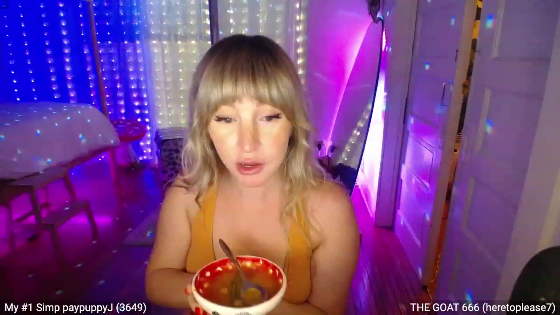 Gallery image thumbnail from RascalTV's myfreecams stream on, 11/19/2022, 09:05 image 10 of 20