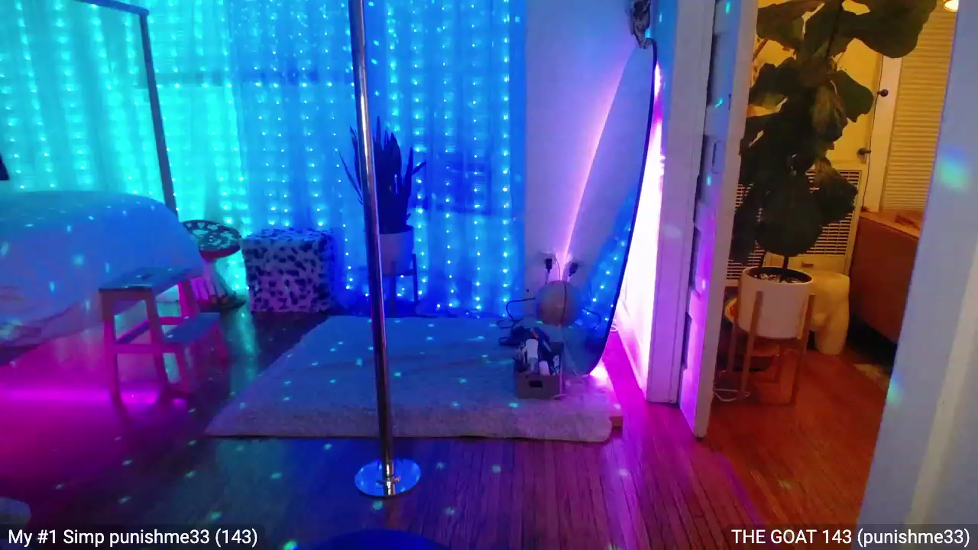 Gallery image thumbnail from RascalTV's myfreecams stream on, 12/05/2022, 06:42 image 12 of 20