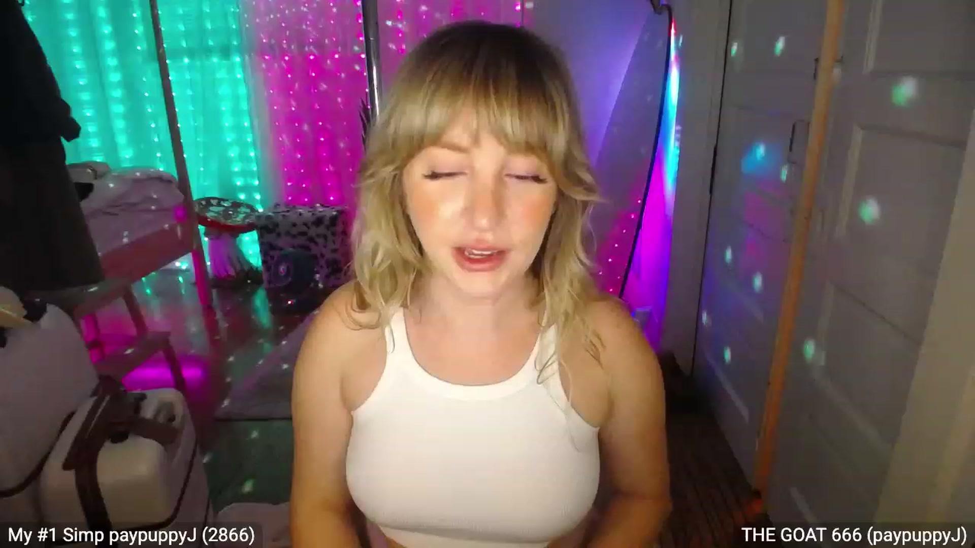 Gallery image thumbnail from RascalTV's myfreecams stream on, 12/30/2022, 08:36 image 13 of 20