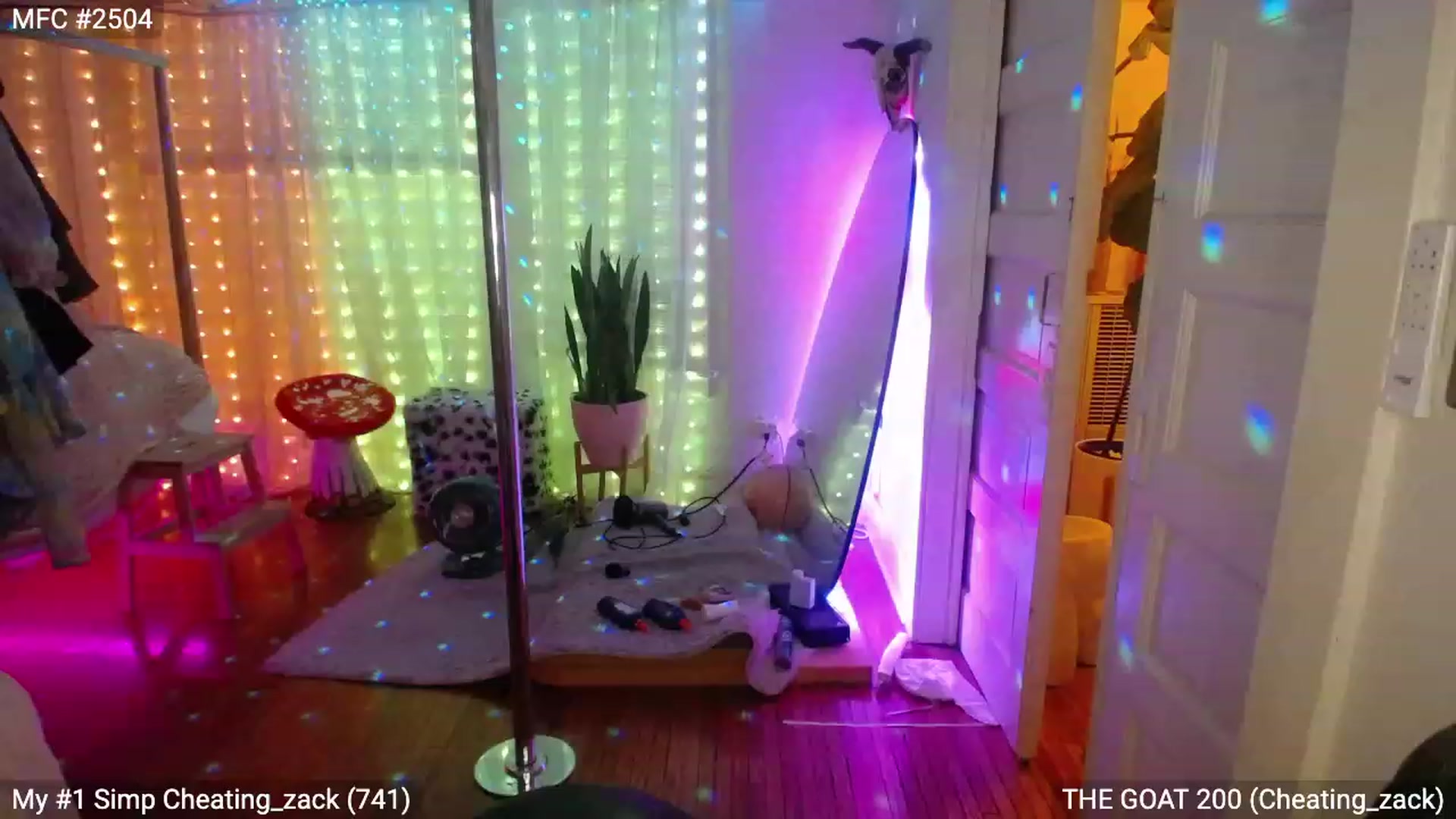 Gallery image thumbnail from RascalTV's myfreecams stream on, 03/19/2023, 06:25 image 7 of 20