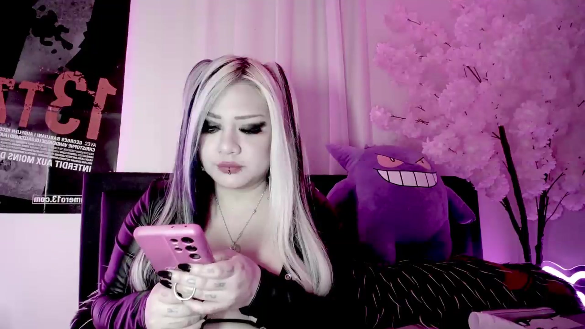 Gallery image thumbnail from RatKween's myfreecams stream on, 08/19/2026, 14:57 image 3 of 20
