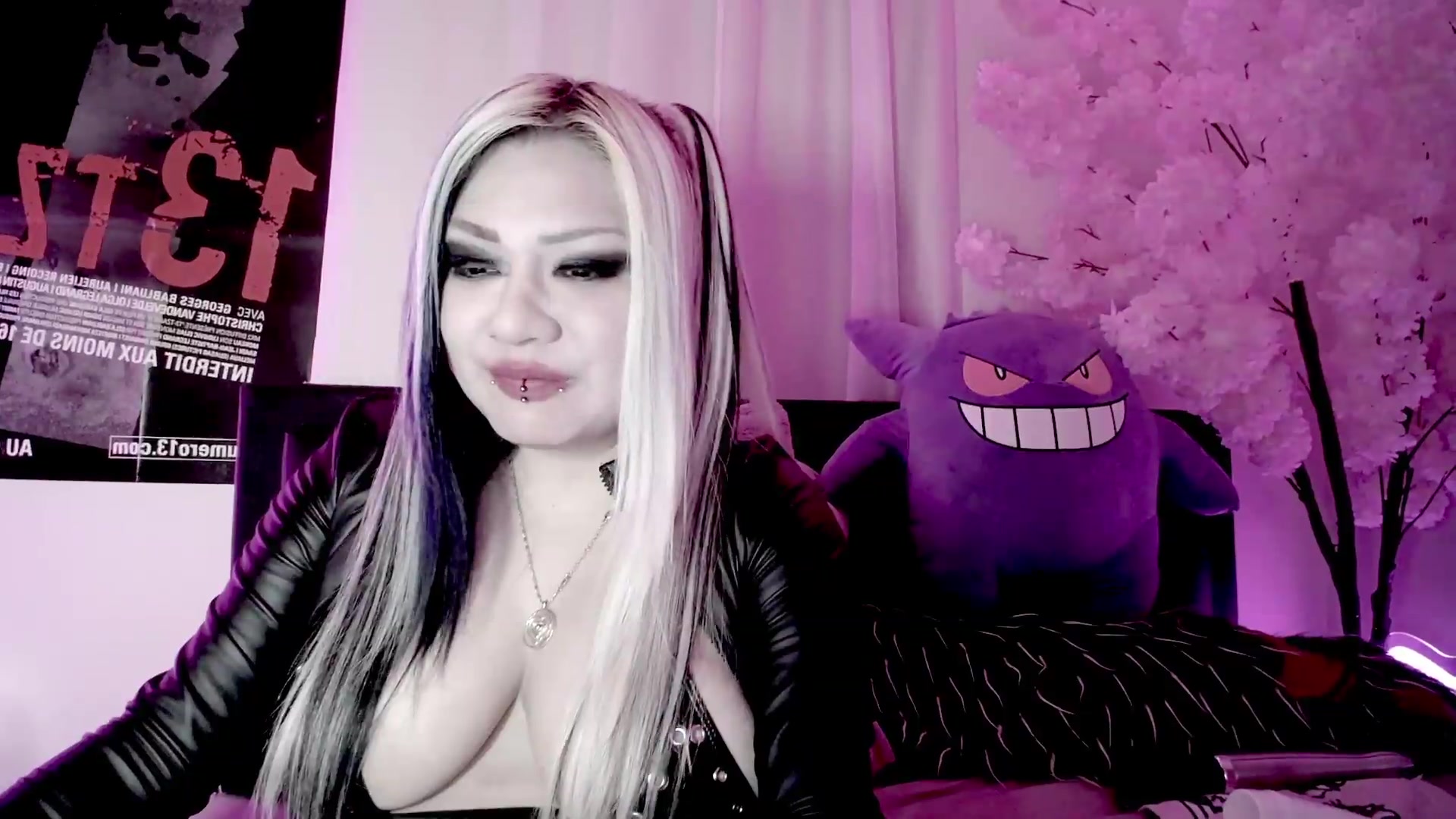 Gallery image thumbnail from RatKween's myfreecams stream on, 08/19/2026, 17:06 image 12 of 20