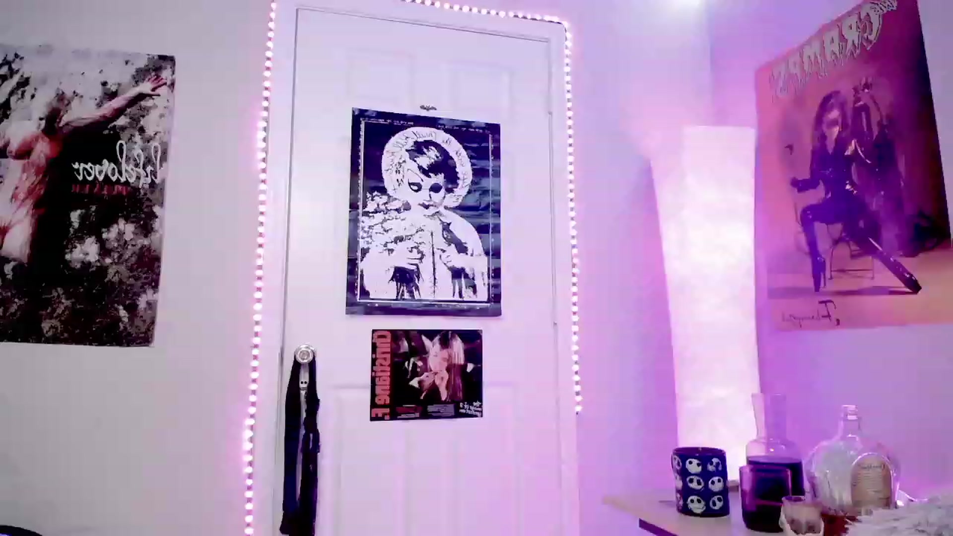 Gallery image thumbnail from RatQueen's myfreecams stream on, 12/21/2023, 24:00 image 19 of 20