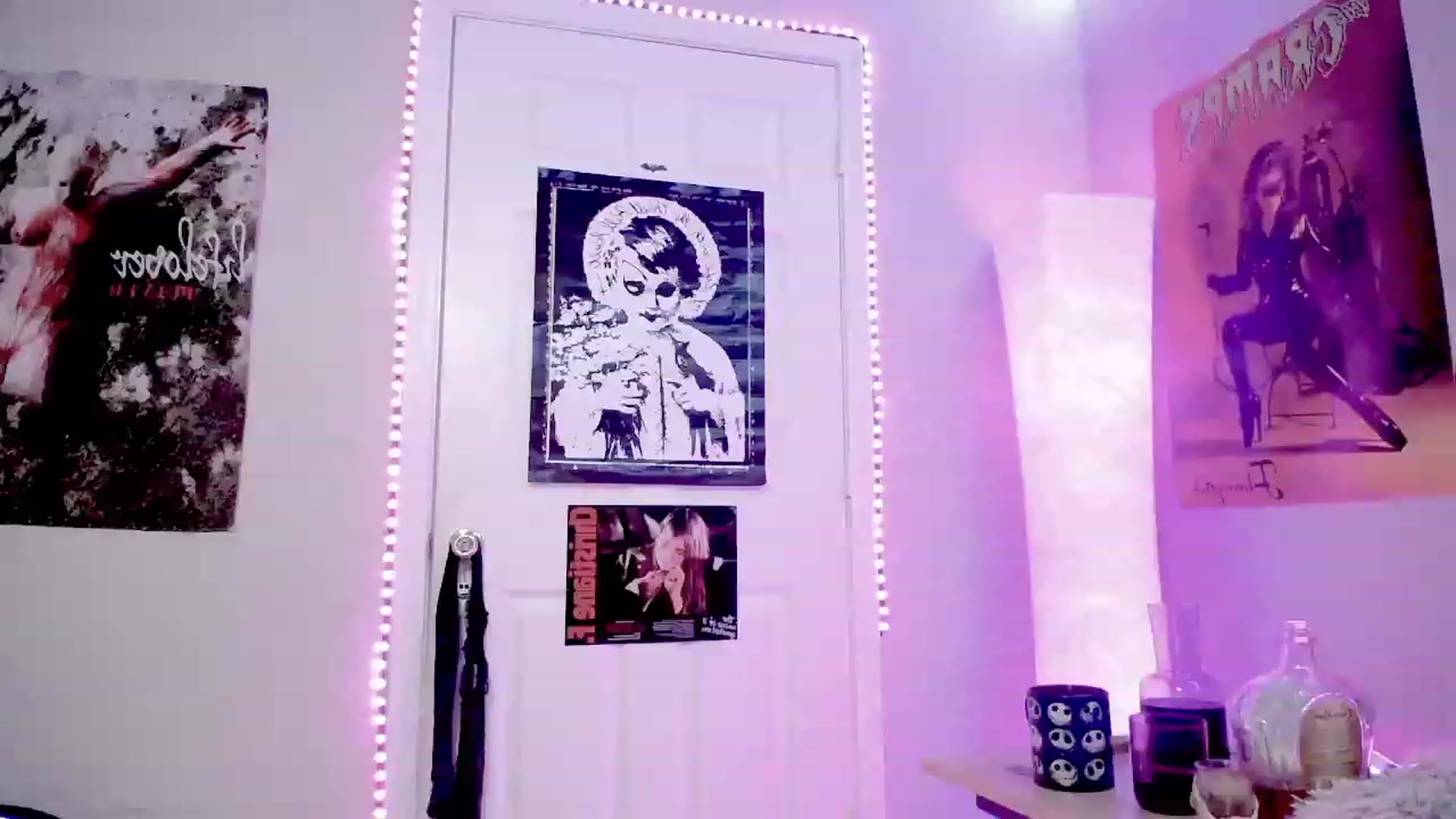 Gallery image thumbnail from RatQueen's myfreecams stream on, 12/21/2023, 24:00 image 17 of 20