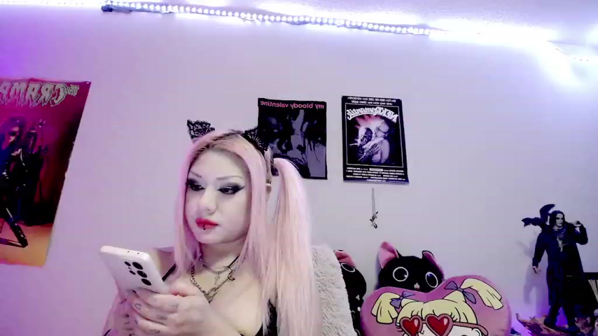 Gallery image thumbnail from RatQueen's myfreecams stream on, 01/29/2024, 04:11 image 18 of 20