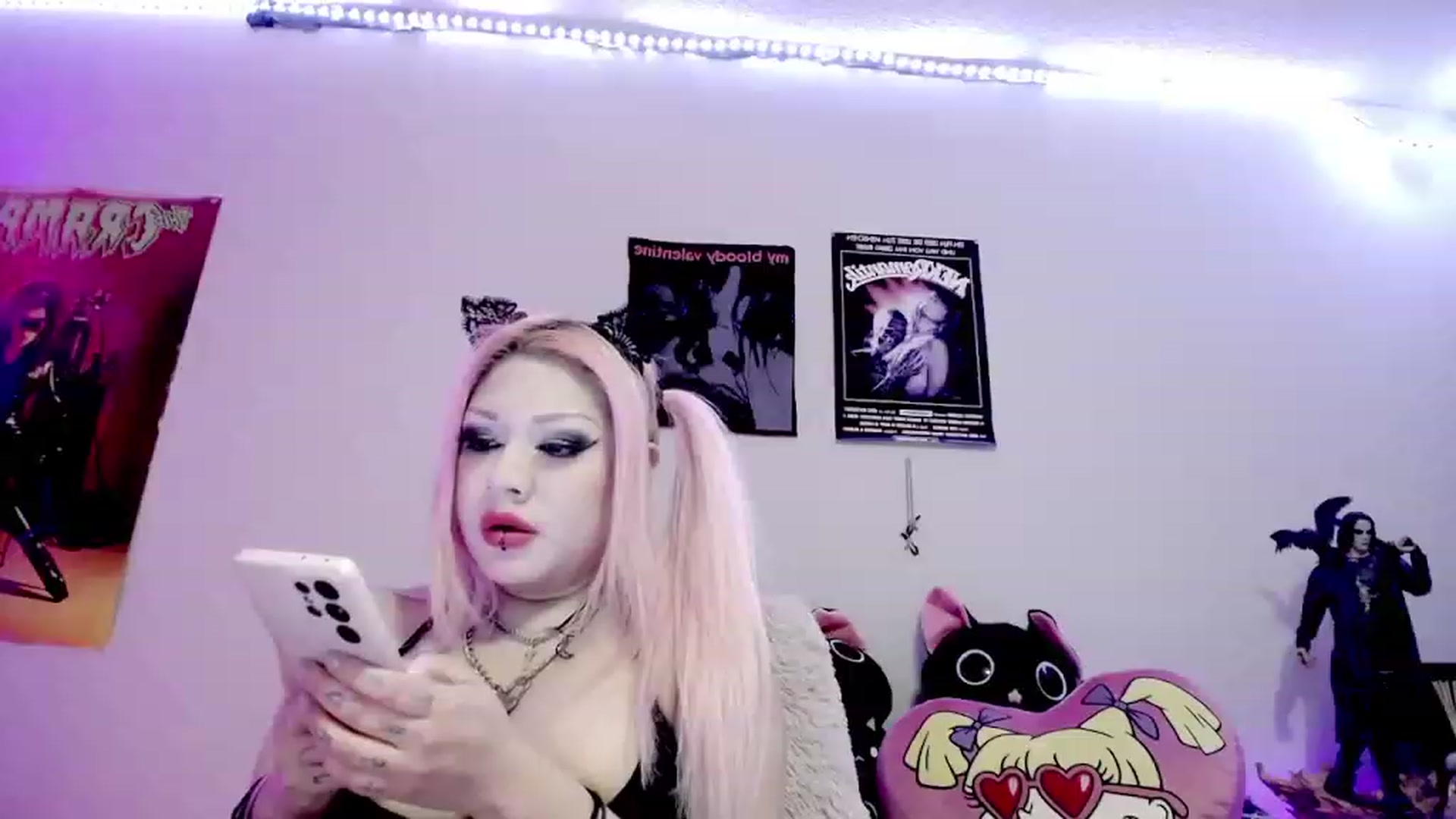 Gallery image thumbnail from RatQueen's myfreecams stream on, 01/29/2024, 04:11 image 17 of 20
