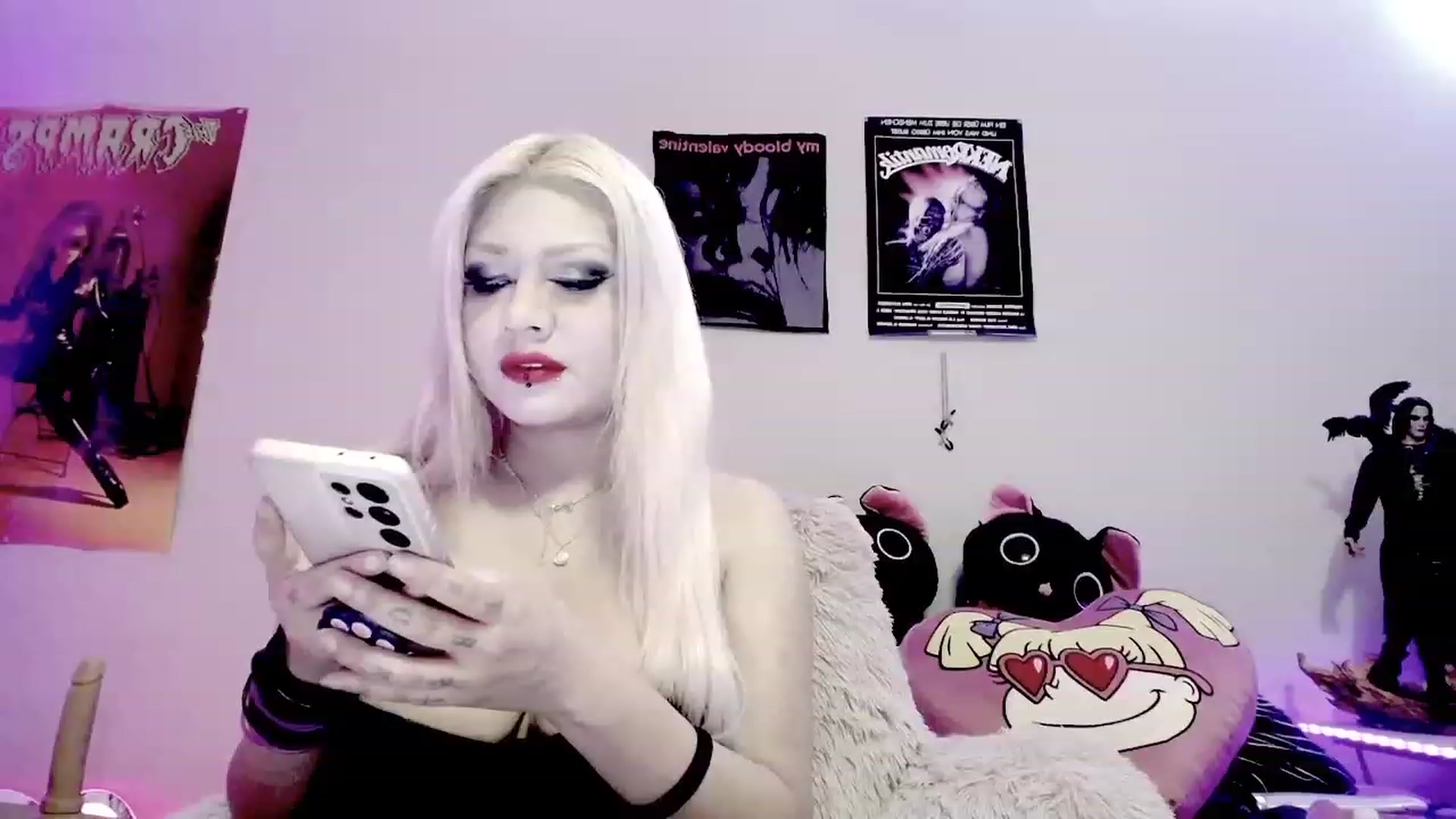 Gallery image thumbnail from RatQueen's myfreecams stream on, 02/13/2024, 01:09 image 5 of 20