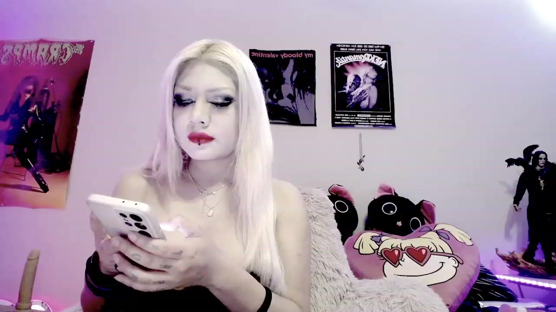 Gallery image thumbnail from RatQueen's myfreecams stream on, 02/13/2024, 01:09 image 4 of 20
