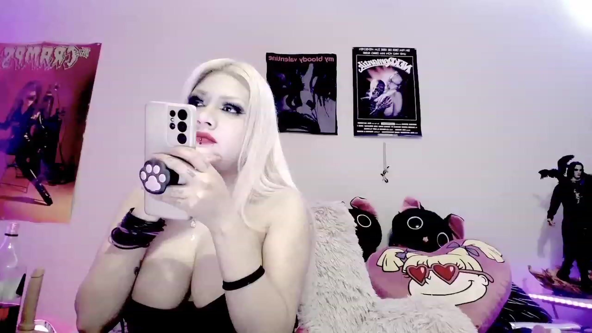 Gallery image thumbnail from RatQueen's myfreecams stream on, 02/13/2024, 01:09 image 10 of 20