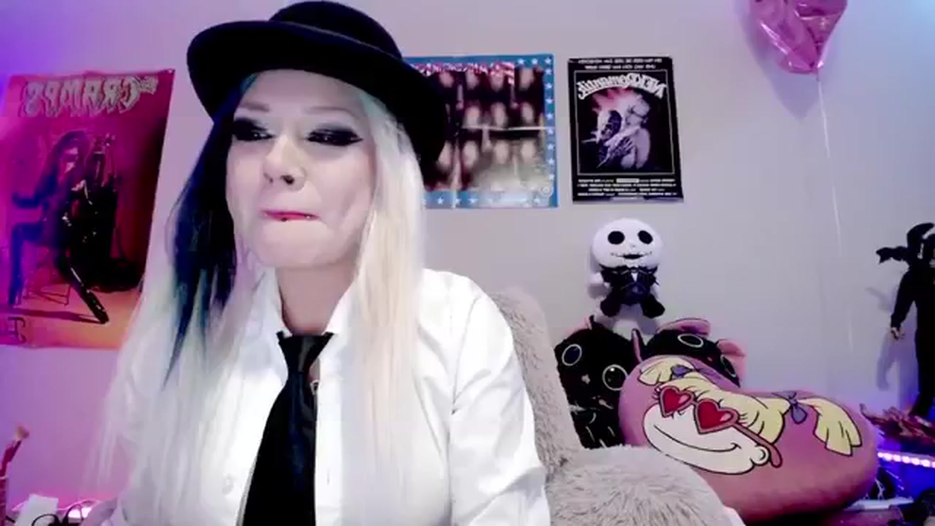 Gallery image thumbnail from RatQueen's myfreecams stream on, 03/19/2024, 03:12 image 12 of 20