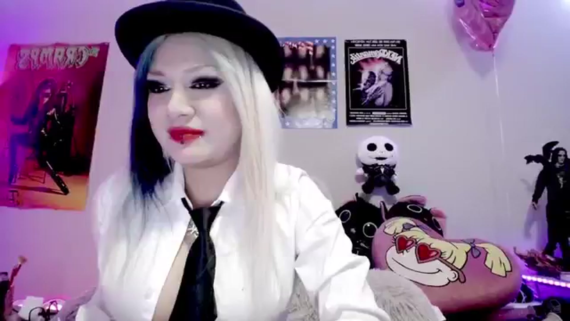 Gallery image thumbnail from RatQueen's myfreecams stream on, 03/19/2024, 03:12 image 1 of 20